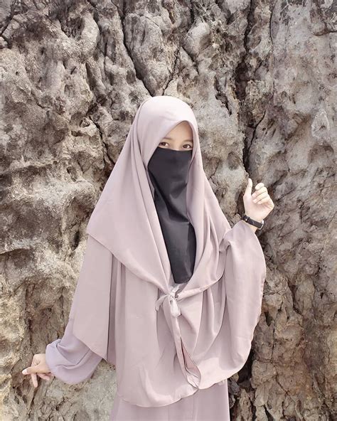 'ukhti.