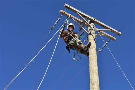 LINEMAN.