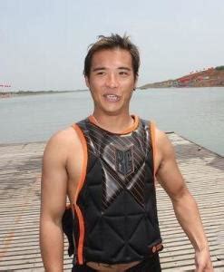 张龙豪.